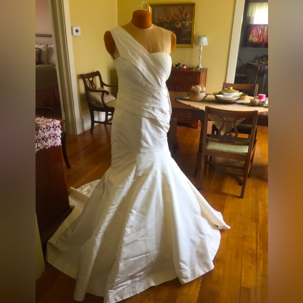 Vera Wang wedding gown